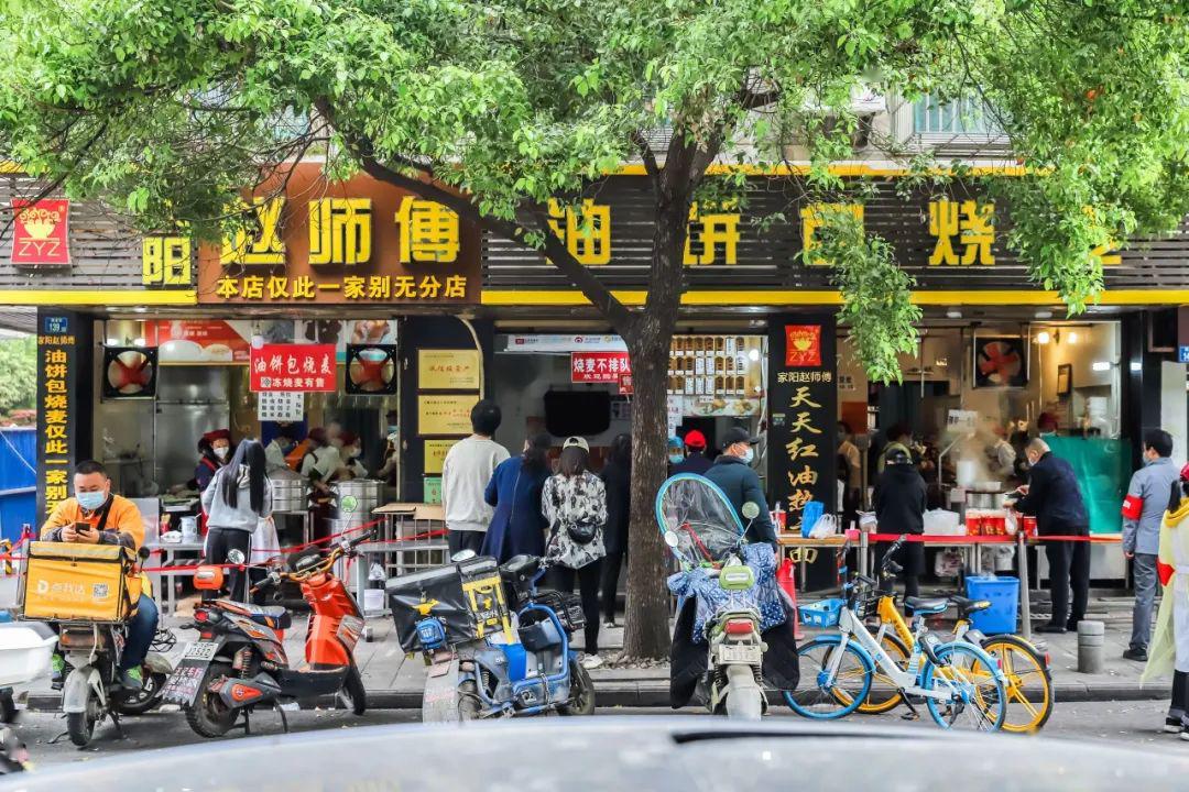 马场角粮道街吉庆街这些街上的过早馆子终于开始营业了