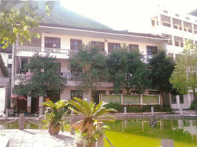 景宁沙湾中学的校友集合啦!放学后去"小路"吗?