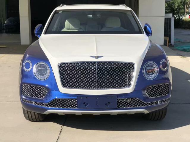 2020款宾利添越双拼外观 4.0汽油现车价格,百年宾利 无上享受