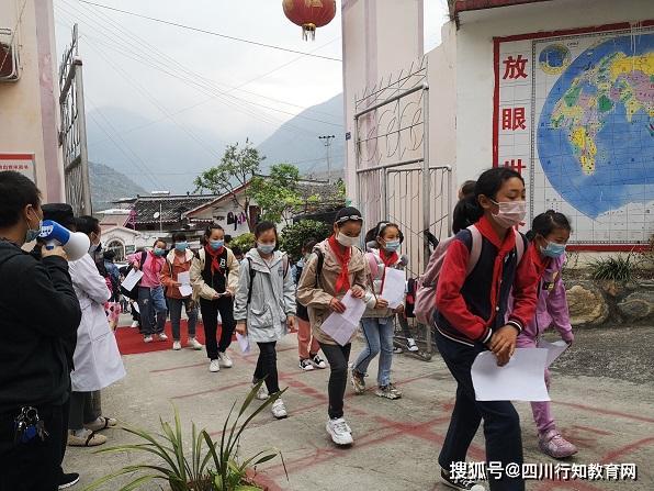 疫情防控敬畏生命记泸定县得妥镇中心小学复学复课