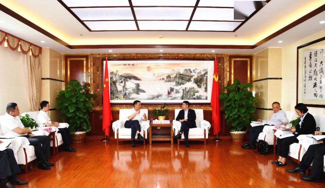 钟鸣明会见中石油海南公司党委书记董事长总经理赵尔全