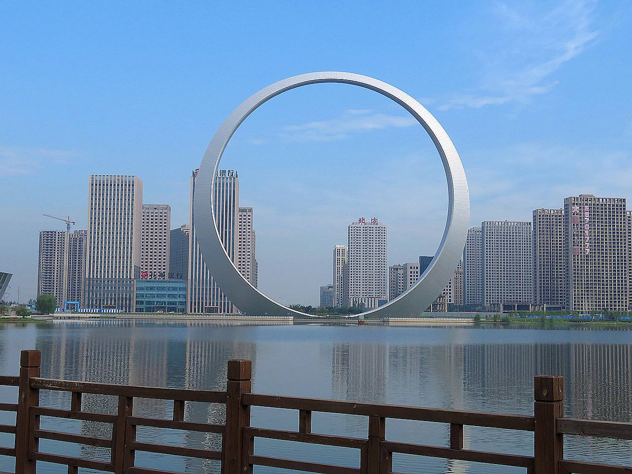 原创斥资上亿元建了只能看东北最鸡肋的大楼令这座城市尴尬不已
