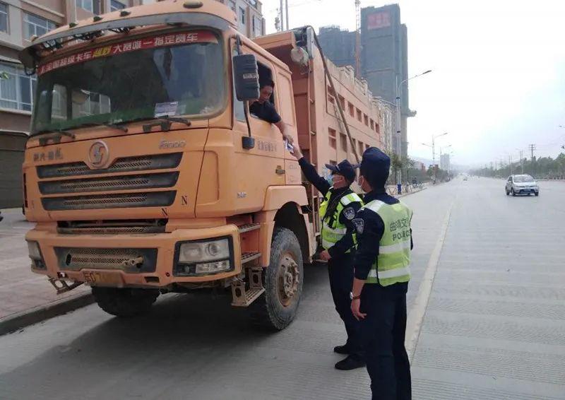 貨車駕駛人請記住這些內容安全文明行車曲靖交警致全市廣大貨運駕換