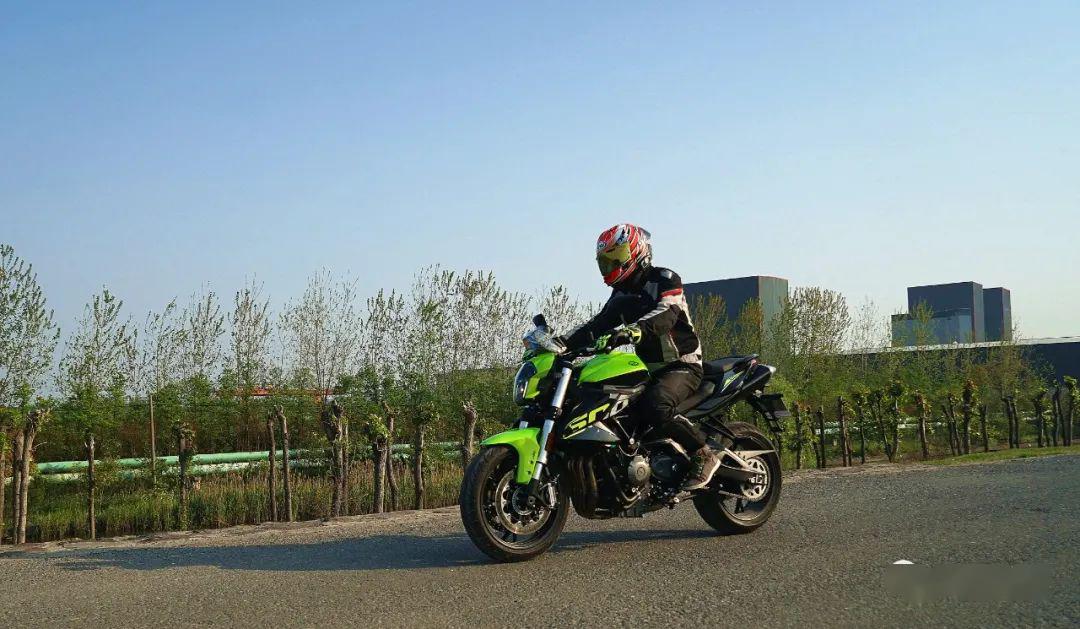 推荐阅读摩智测评46800元的2020款黄龙600动态测评