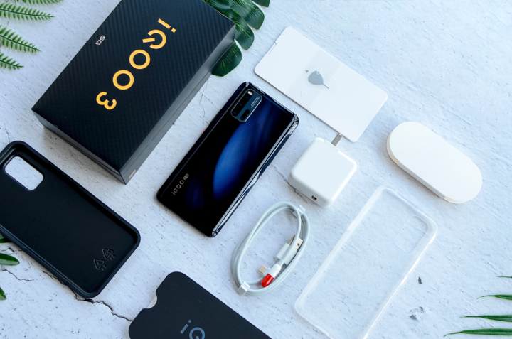 生而强悍,强而内敛— iqoo 3 手机评测报告_充电器