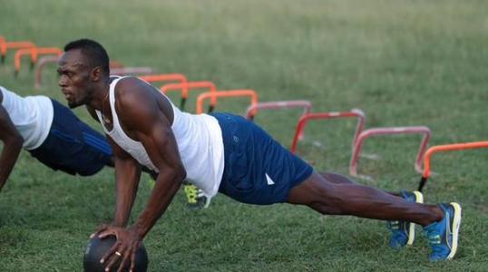 2,博尔特很高但肌肉很兴旺,这当然是每个运动员都应具备的,单博尔特他