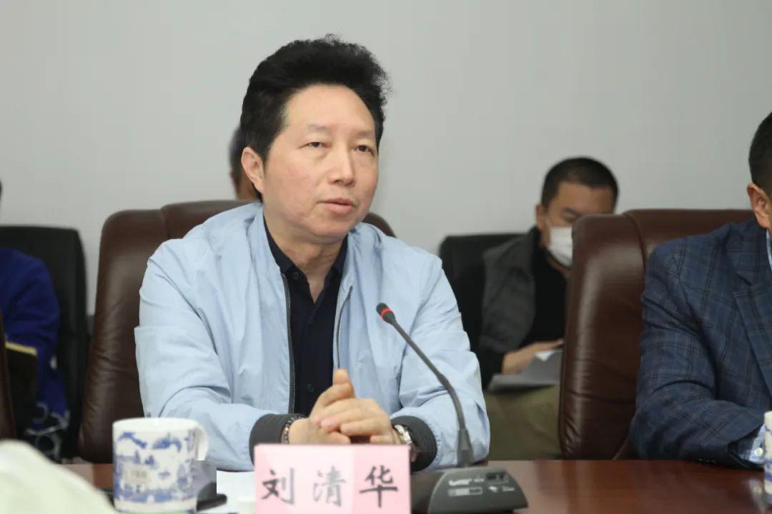 中南出版传媒集团总编辑刘清华发表致辞,他认为《小溪流》是文学期刊