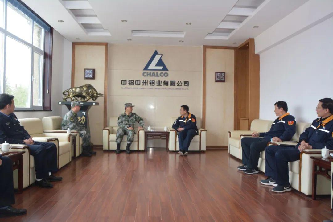 軍企合作典範社會責任擔當軍企共建某部隊政委到中州鋁業開展共建交流