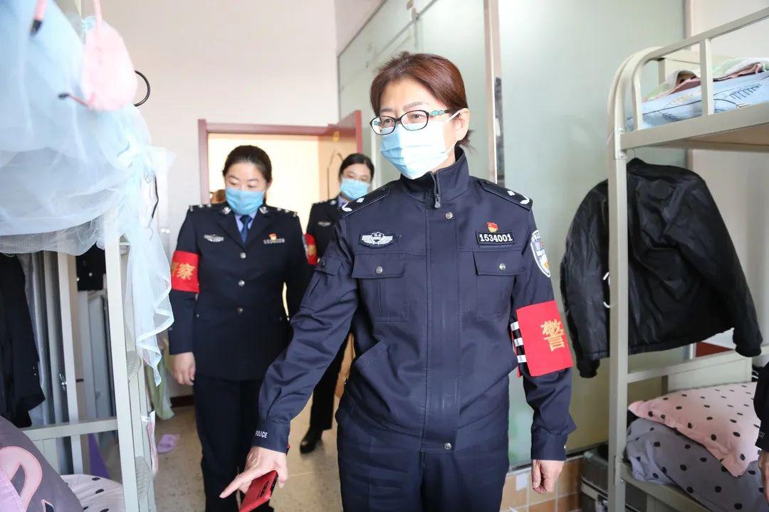 sl打好警务督察"线上线下"组合拳1为进一步抓好监狱疫情防控工作,推动