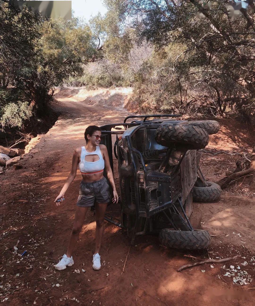 百花足坛格纳布里混血模特女友曝光野蛮的性感