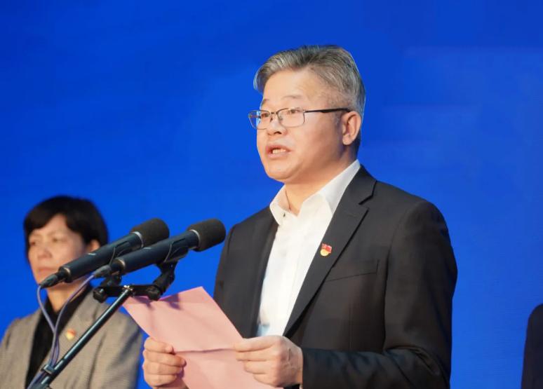 现场,海宁市副市长杨文华,尖山新区(黄湾镇)党委书记,管委会主任