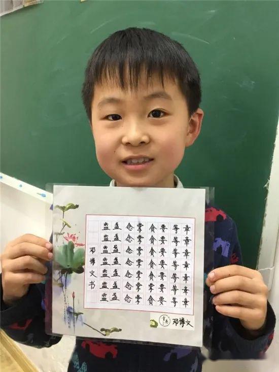 协同二小童心抗疫风雅少年邓博文