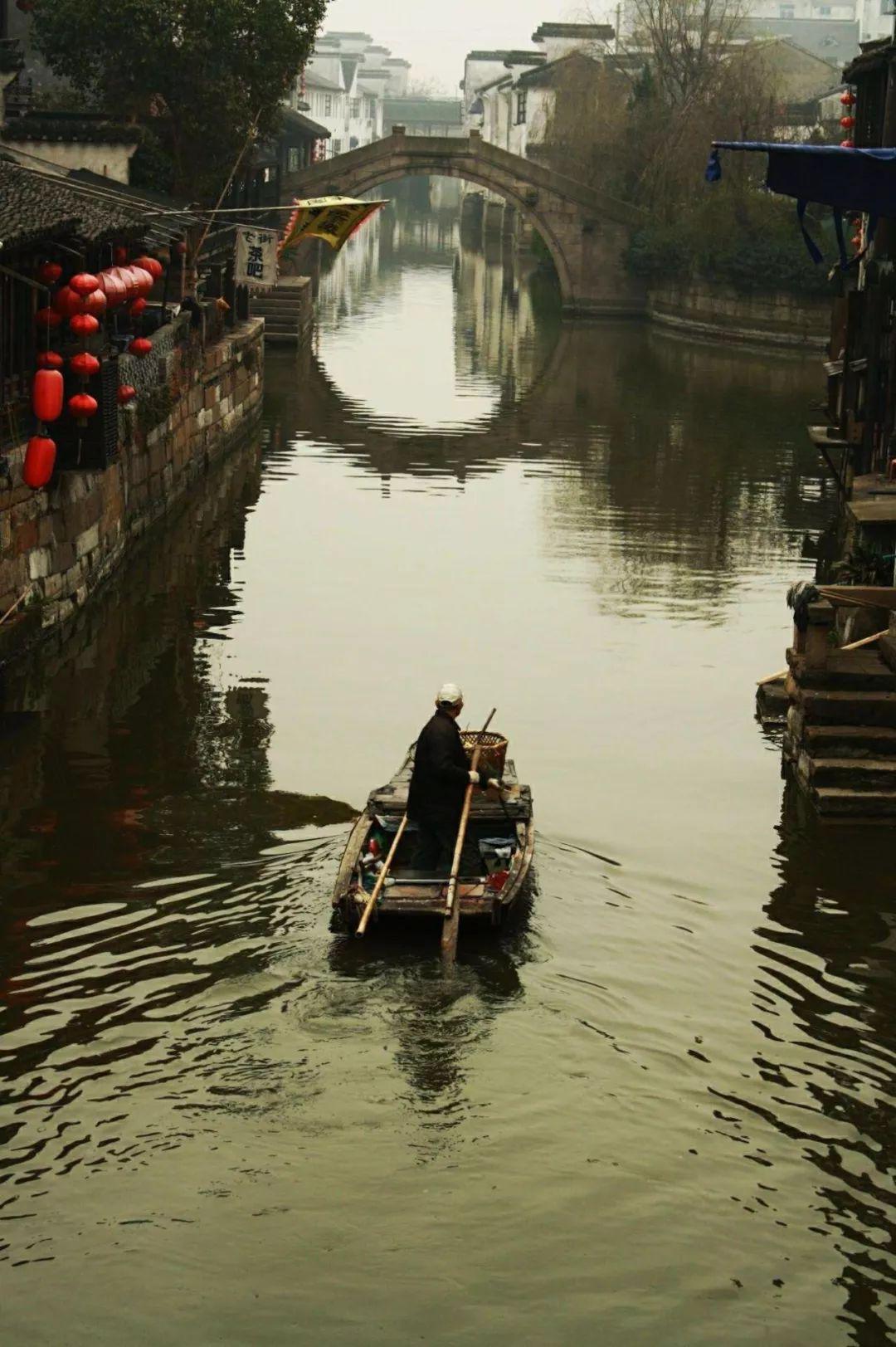西塘历史悠久,古名斜塘是古代吴越文化的发祥地之一,江南六大古镇之一