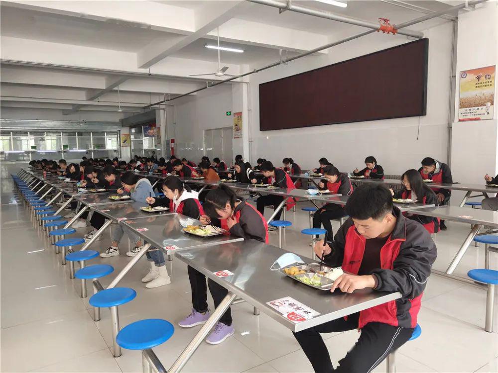 定陶开学第一天久违了校园
