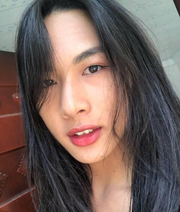 肖宁在b站中拥有着数十万粉丝,而现实生活中的他还只是一个19岁的学生