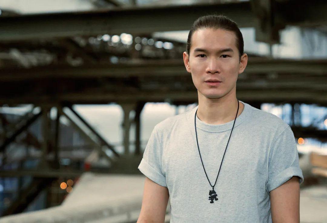 打开虎牙直播app并搜索"hitfm",即可进入直播间.