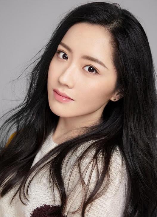 杨幂又签新人,竟是《少年派》中的"她",和赵今麦对戏很抢眼!_王艺瑾