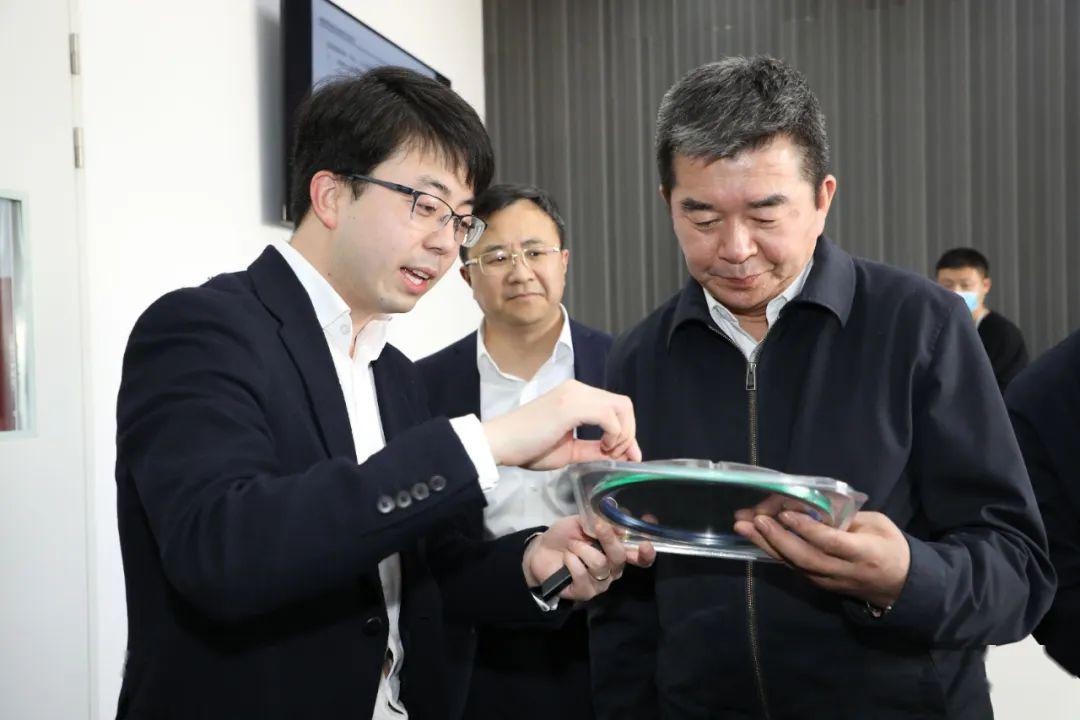 武进区及高新区领导李林,陆秋明,石旭涌,赵天晟,李磊参加调研.