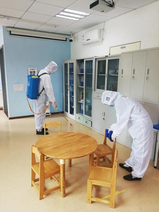 对园区各区域全面消毒