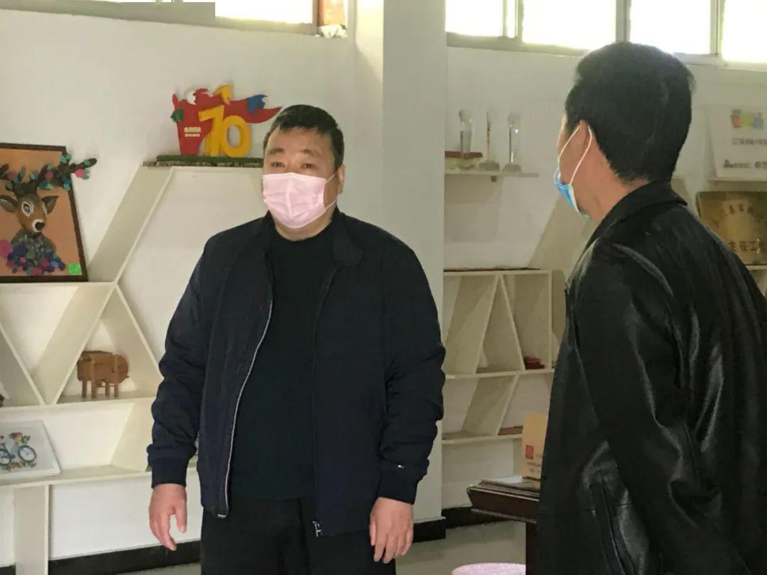 金有生局长莅临三门县实验小学调研复学防疫准备工作