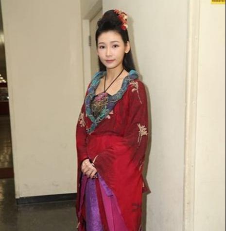 而简淑儿也获得公司力捧拍剧,在新剧《一笑渡凡间》首度参演古装戏,她