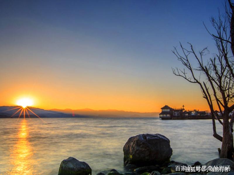 藏于云南古都的一湾湖水天然高原淡水湖四季游客络绎不绝