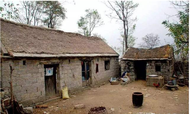 农村老房子有人住百年不倒一旦搬走三年就塌为啥答案来了