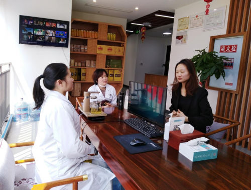 隶属于深圳市医疗集团,环境优雅,古朴馨香,秉承"天人合一"的道医文化