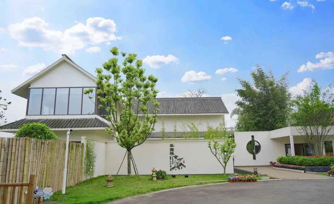 团团带你寻精灵梨花溪畔春常在