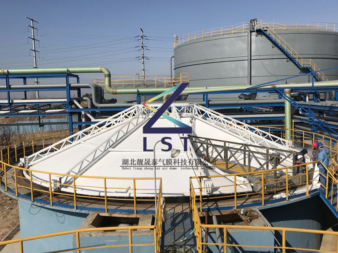 湖北靓晟泰承建山东淄博化工厂反吊膜工程(随动式反吊膜)