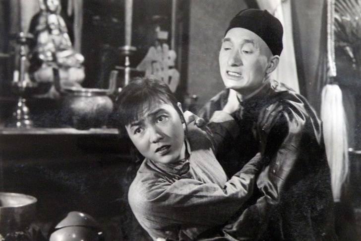 陈佩斯的哥哥叫"陈布达",1951年,其父陈强在匈牙利布达佩斯访问演出