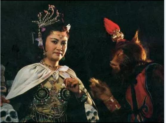 老实说,这一家三口的演技都没得说,他们在饰演本人和白骨精化身时的