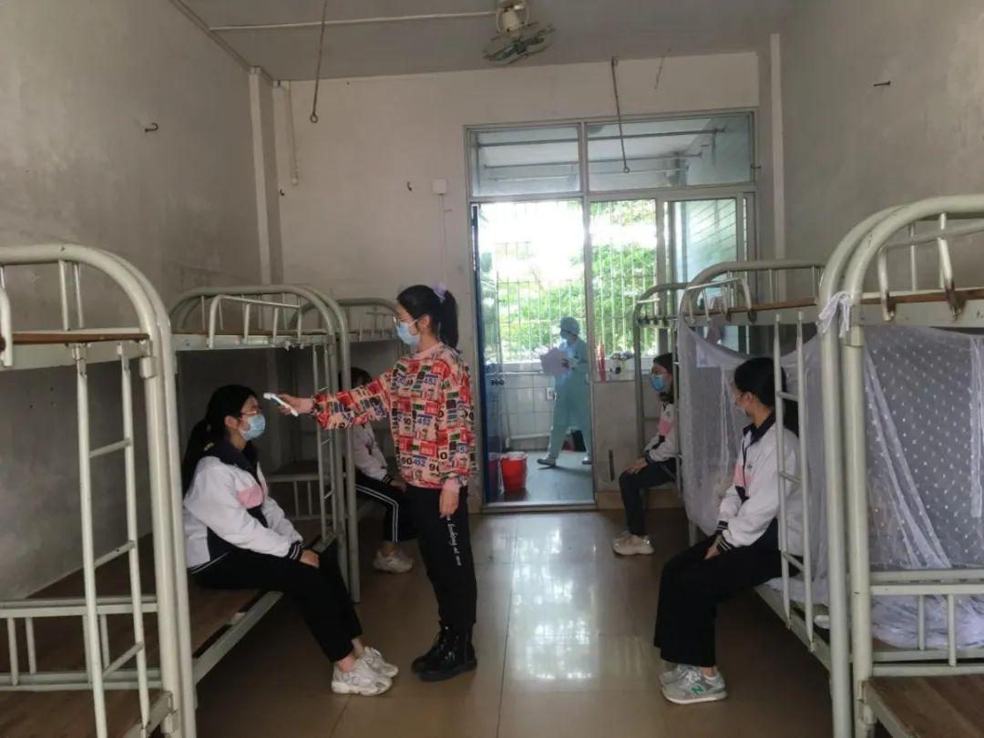 据悉,大墩初级中学已于4月15日下午举行学生返校疫情防控模拟演练