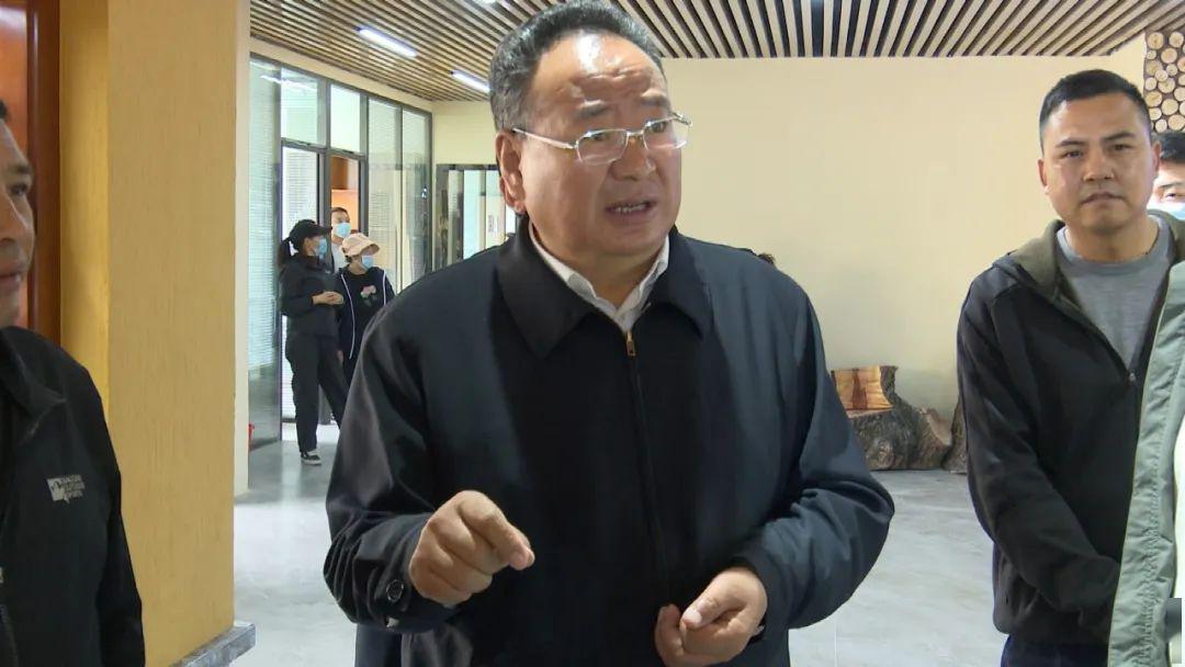 仁青东珠调研指导迭部县电子商务公共服务中心建设情况