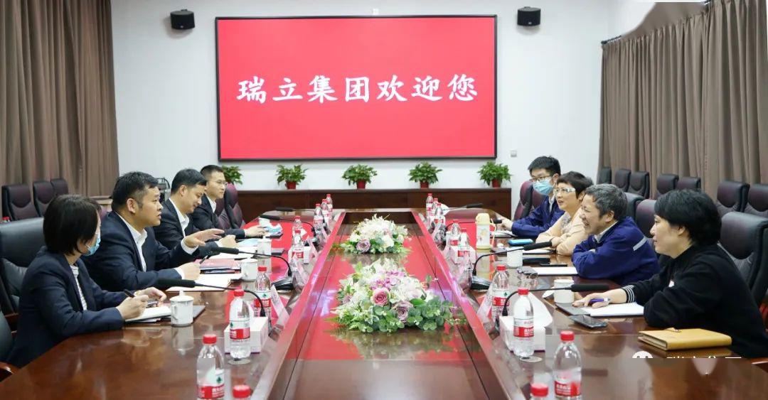 华夏银行温州分行行长金鹏飞一行莅临瑞立考察指导