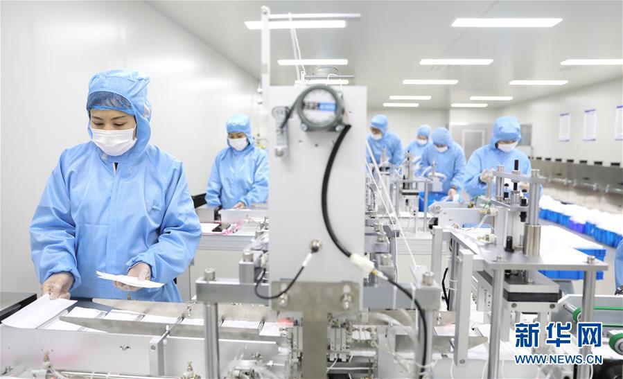 辽宁鞍山:赶制出口口罩订单