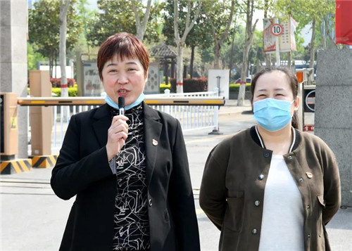 反哺跪乳报师恩丨毕业生王新亚捐赠2吨消毒液回报母校