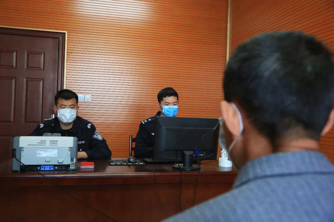 奇葩当涂一男子酒后连续10次无故拨打110公安机关拘