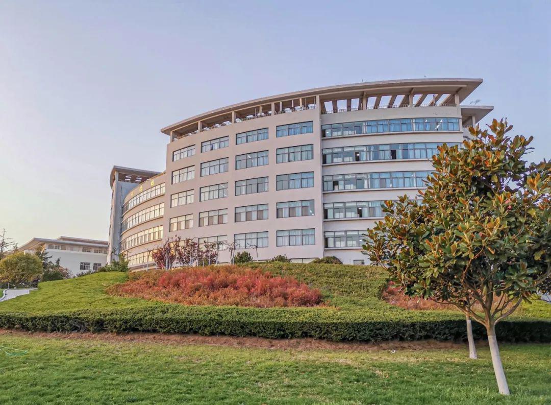 最新最美青科大春景图大放送邀你来猜花开何处