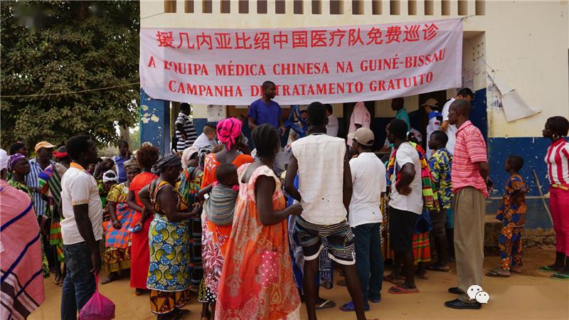 2014年,利比里亚爆发了埃博拉,疫情失控,而四川医疗队义无反顾地前去