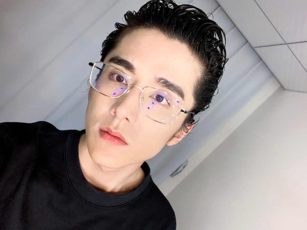 小奶狗变小狼狗张新成大背头造型吸睛无数