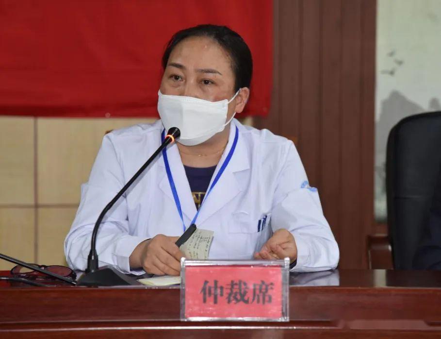 刘康珍作肺部检查演示赵若作心脏检查演示王明琴作腹部检查演示陆恩武