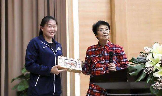 钟南山破田径纪录老婆是中国女篮副队长女儿是游泳世界冠军