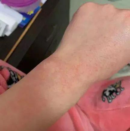 的队员,为避免交叉感染,从出隔离区到进入自己的房间,中间需要消毒4次
