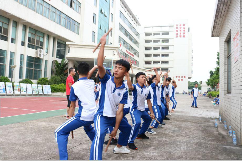 普宁职校校服图片