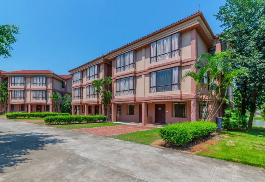 酒店豪华双人房或湖畔别墅房2间,选择一间两晚或两