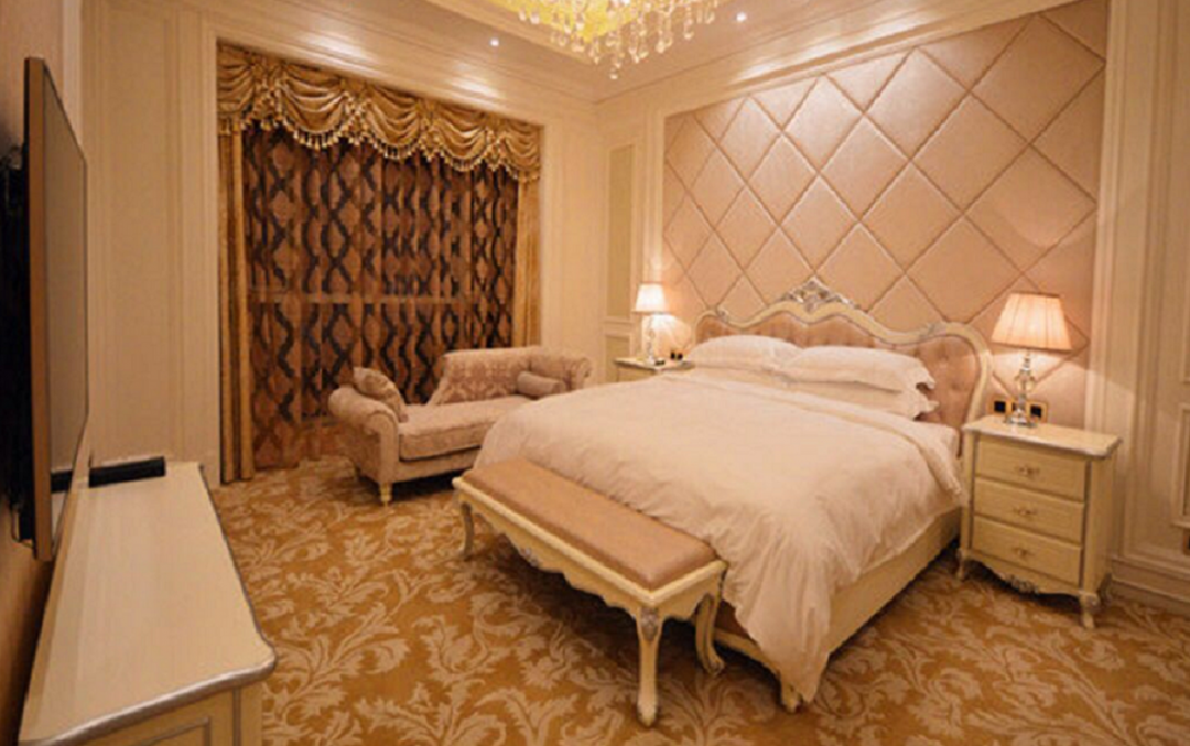 近日,云迹科技与山西忻州泛华大酒店达成合作,为非一线城市高星酒店的