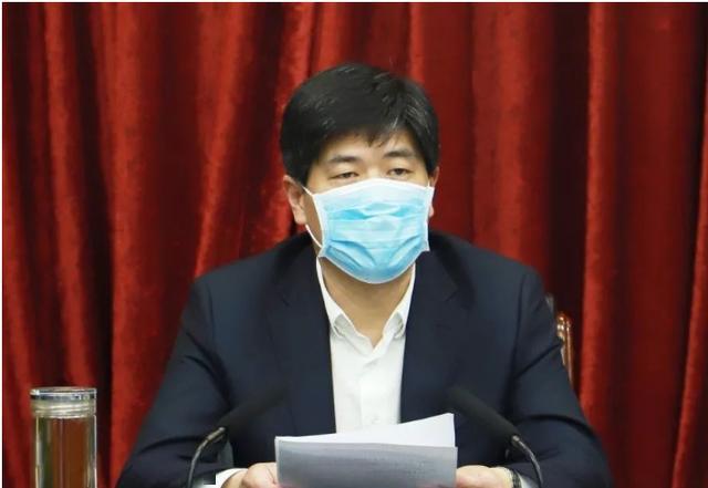 会上,县委常委,组织部长,统战部长张贺春宣读了《涞水县深化乡镇改革