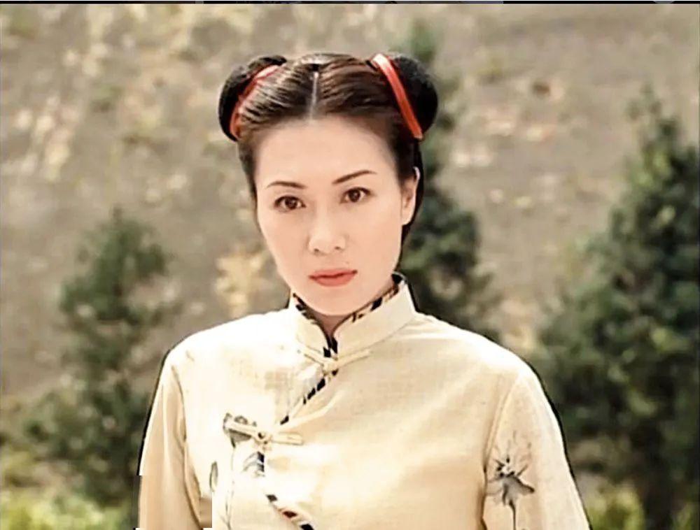 张可颐03年更凭《九五至尊》吕四娘一角封无綫视后,又有份参与神剧