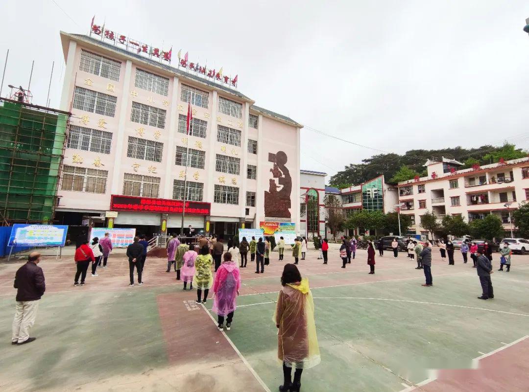 德保民中春季开学疫情防控演练暨九年级学生